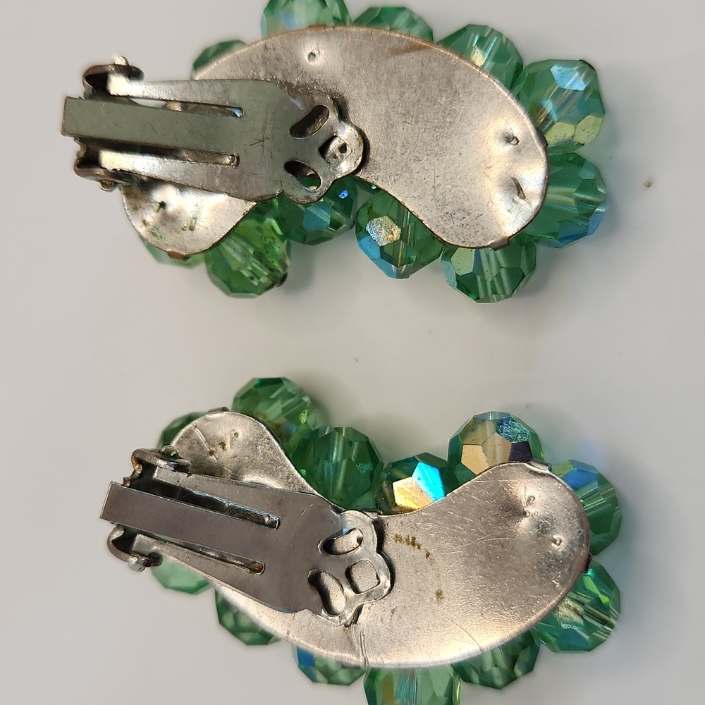 Vintage Green Beaded Drop Down Clip-on Earrings - Picture 4 of 5